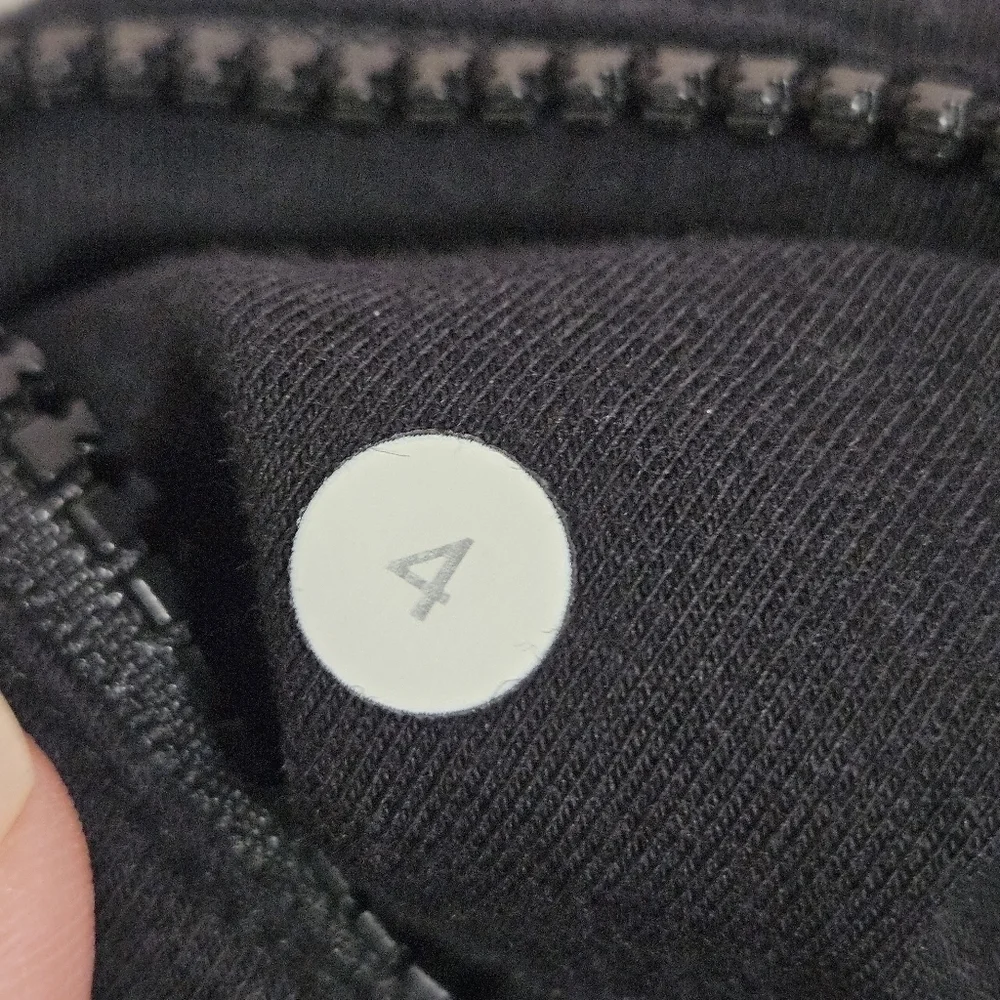 Lululemon cropped jogger style pants size 4